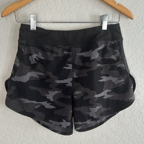 Athleta Girl Camo Run the World Shorts 3” Size 14 XL Women's XS 982245 - Picture 2 of 6